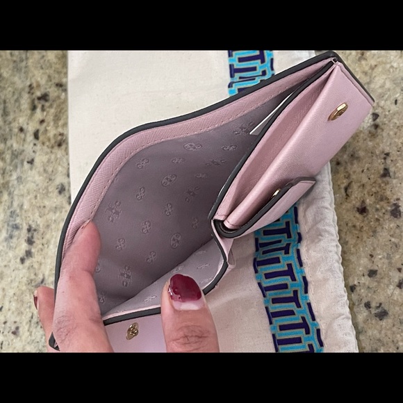 New Tory Burch Emerson 💘 wallet - Picture 4 of 7